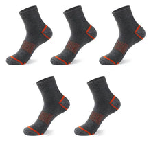 Carregar imagem no visualizador da galeria, Descubra o conforto supremo das Meias Cotton Comfort OlimpoFit. Projetadas para atividades ao ar livre, essas meias esportivas de algodão oferecem absorção de suor avançada e conforto duradouro. Ideal para basquete, escaladas e mais. Experimente o máximo em desempenho!