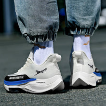 Carregar imagem no visualizador da galeria, Experimente o ápice da tecnologia em calçados esportivos masculinos. O Tênis Vortex Run proporciona conforto e desempenho incomparáveis, ideal para corridas longas e super maratonas. Sinta a diferença a cada passada!