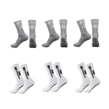 Carregar imagem no visualizador da galeria, Experimente o máximo conforto e performance com o Kit de Meias Esportivas Antiderrapantes. Feitas com materiais de alta qualidade, essas meias garantem durabilidade, conforto e segurança durante seus treinos e atividades esportivas. Aproveite!