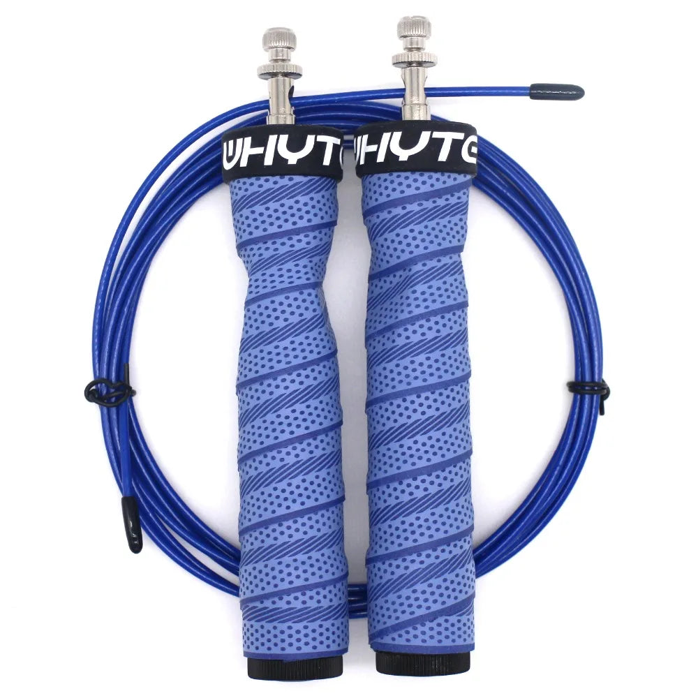 Eleva seu treino com a SpeedRope profissional OlimpoFit. Rolamentos de esferas, ajustável, antiderrapante. Acelere seus resultados com este equipamento versátil de fitness. Compre agora!