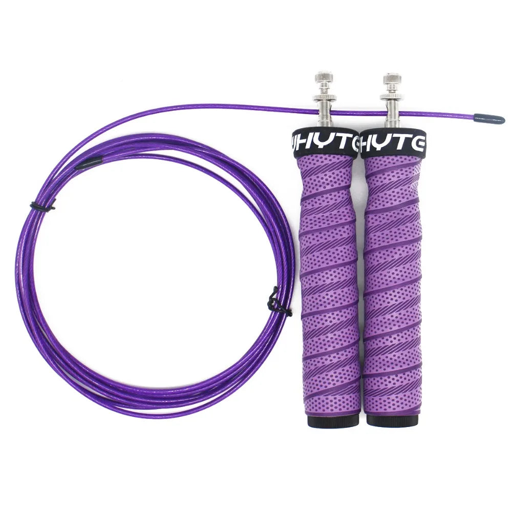 Eleva seu treino com a SpeedRope profissional OlimpoFit. Rolamentos de esferas, ajustável, antiderrapante. Acelere seus resultados com este equipamento versátil de fitness. Compre agora!