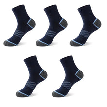 Carregar imagem no visualizador da galeria, Descubra o conforto supremo das Meias Cotton Comfort OlimpoFit. Projetadas para atividades ao ar livre, essas meias esportivas de algodão oferecem absorção de suor avançada e conforto duradouro. Ideal para basquete, escaladas e mais. Experimente o máximo em desempenho!
