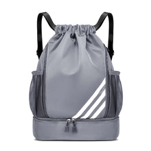 Carregar imagem no visualizador da galeria, Encontre a Mochila Esportiva perfeita para suas atividades ao ar livre e treinos intensos. Feita com materiais de alta qualidade, resistente e impermeável, esta mochila oferece praticidade e conforto. Descubra agora mesmo a variedade de modelos da OlimpoFit!
