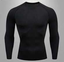 Carregar imagem no visualizador da galeria, Descubra a revolucionária Rash Guard OlimpoFit, mais que uma camiseta de compressão, uma verdadeira armadura para atletas. Suporte anatômico, respirabilidade excepcional e compressão ideal para desafiar seus limites. Ideal para corrida, academia, Jiu-Jitsu e mais. Eleve seu desempenho com a Rash Guard OlimpoFit. Desafie-se, supere barreiras e alcance seus objetivos com confiança. OlimpoFit - Fortalecendo Seu Poder, Definindo Seu Estilo.
