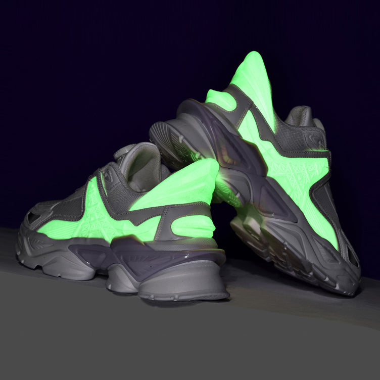 Descubra o poder do Tênis Fluorescente Super Amortecimento. Ideal para corrida e treino, oferece conforto, amortecimento superior e estilo único. Encontre seu par perfeito hoje mesmo! 