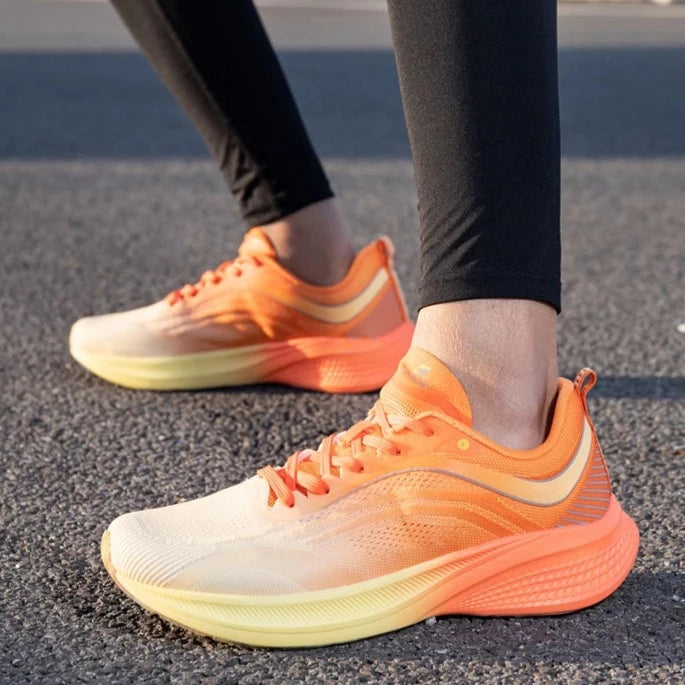 Experimente o máximo em tênis de corrida masculino. Leveza, respirabilidade e estabilidade para alcançar os 10km com estilo. Tecnologia ForMotion, malha poliéster, solado de borracha. Ideal para atletas que buscam performance. Frete grátis. OlimpoFit - Desperte o atleta em você!