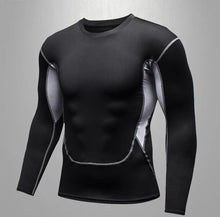 Carregar imagem no visualizador da galeria, Descubra a revolucionária Rash Guard OlimpoFit, mais que uma camiseta de compressão, uma verdadeira armadura para atletas. Suporte anatômico, respirabilidade excepcional e compressão ideal para desafiar seus limites. Ideal para corrida, academia, Jiu-Jitsu e mais. Eleve seu desempenho com a Rash Guard OlimpoFit. Desafie-se, supere barreiras e alcance seus objetivos com confiança. OlimpoFit - Fortalecendo Seu Poder, Definindo Seu Estilo.
