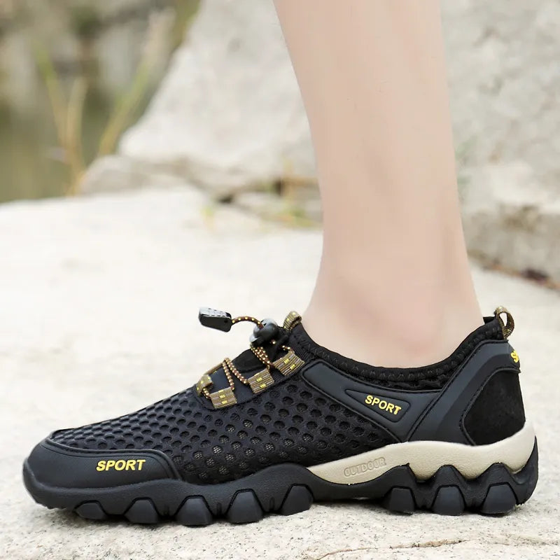 Explore a natureza com o Tenis Sport Outdoor. Leve, antiderrapante, com solado de borracha e design moderno. Aventura e conforto em cada passo. Ideal para caminhadas, corridas e atividades ao ar livre.