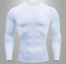 Carregar imagem no visualizador da galeria, Descubra a revolucionária Rash Guard OlimpoFit, mais que uma camiseta de compressão, uma verdadeira armadura para atletas. Suporte anatômico, respirabilidade excepcional e compressão ideal para desafiar seus limites. Ideal para corrida, academia, Jiu-Jitsu e mais. Eleve seu desempenho com a Rash Guard OlimpoFit. Desafie-se, supere barreiras e alcance seus objetivos com confiança. OlimpoFit - Fortalecendo Seu Poder, Definindo Seu Estilo.
