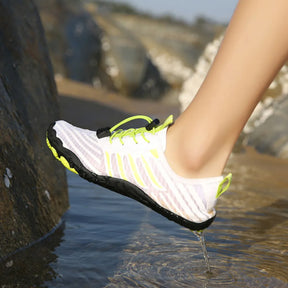 Descubra o conforto incomparável dos Tênis AquaLeve OlimpoFit. Leves, respiráveis e rápidos para secar, são ideais para praia, natação e esportes aquáticos. Garanta os seus agora!