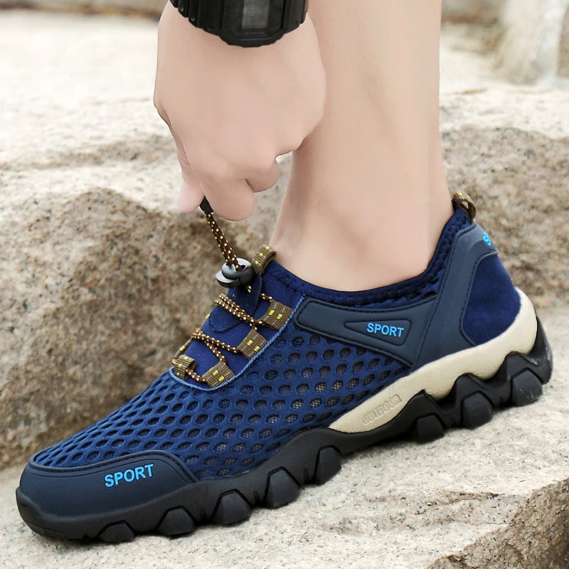 Explore a natureza com o Tenis Sport Outdoor. Leve, antiderrapante, com solado de borracha e design moderno. Aventura e conforto em cada passo. Ideal para caminhadas, corridas e atividades ao ar livre.